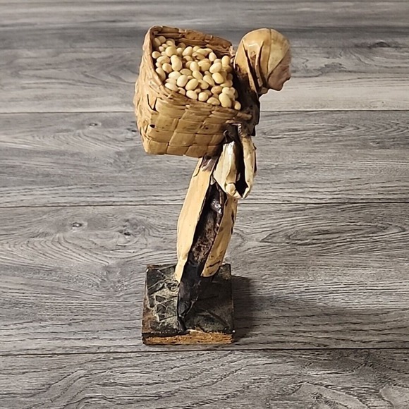 Vintage Mexican Folk Art Paper Mache Figure Handmade Authentic Hardworking Woman - Picture 4 of 4